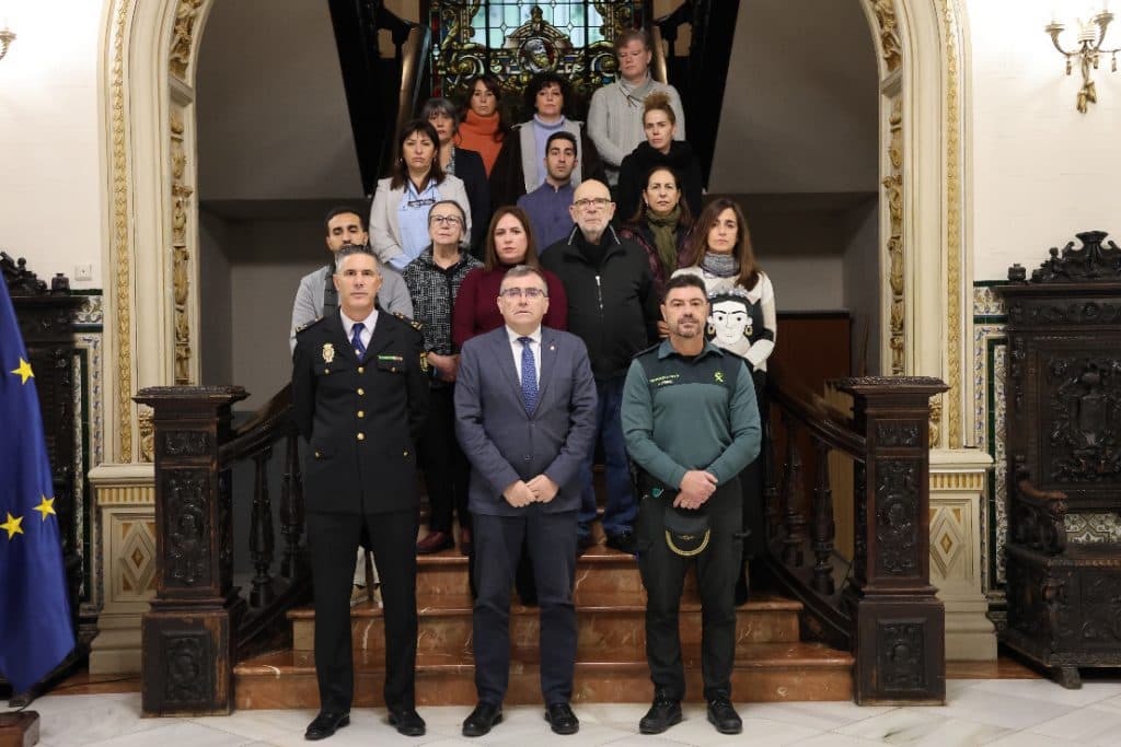 La Subdelegación del Gobierno en Granada guarda un minuto de silencio por las dos últimas víctimas mortales de violencia machista