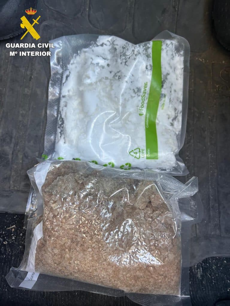 La Guardia Civil detiene en Vélez de Benaudalla a dos personas por tráfico de droga