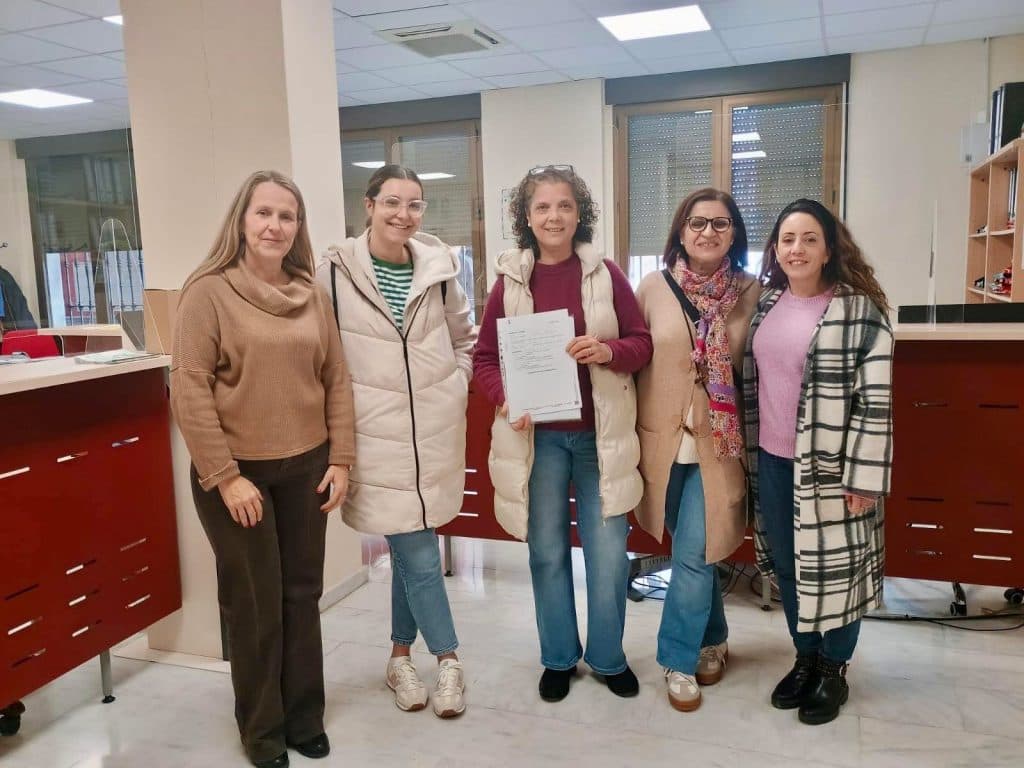 Casi mil firmas vecinales para la futura piscina municipal de Gualchos