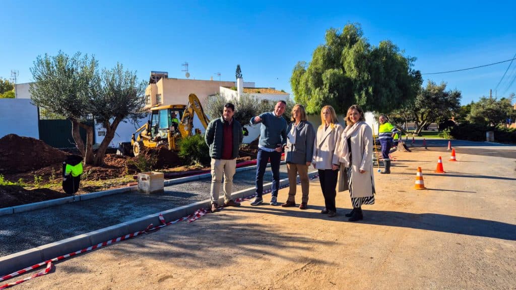 El Ayuntamiento de Motril impulsa la mejora de los acerados de Puntalón gracias a la inversión de los fondos del PFEA 2025