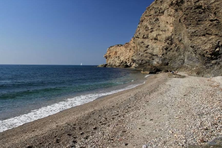 Hallan flotando el cuerpo sin vida de un hombre en Torrenueva Costa
