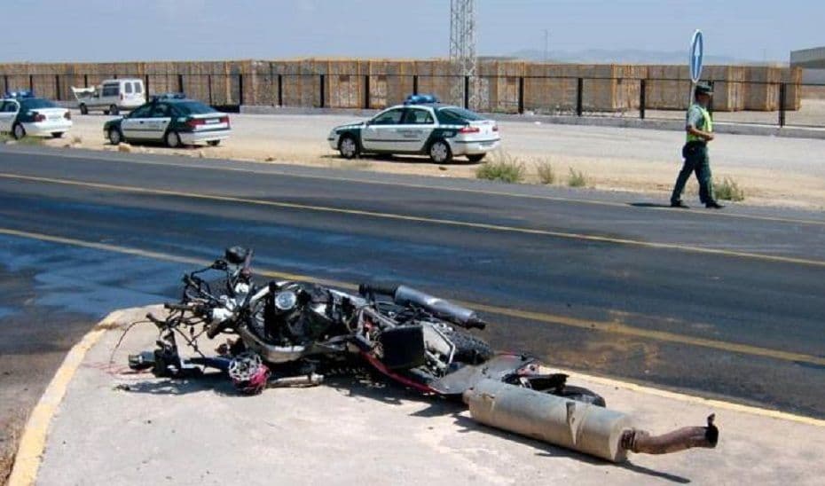 Muere un motorista de 53 años tras salirse de la autovía A-7 en Manilva (Málaga)