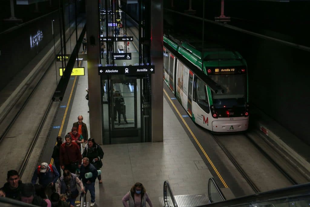 La plantilla de Metro Granada pide reunirse de nuevo «para acercar posturas y evitar la huelga en Corpus»