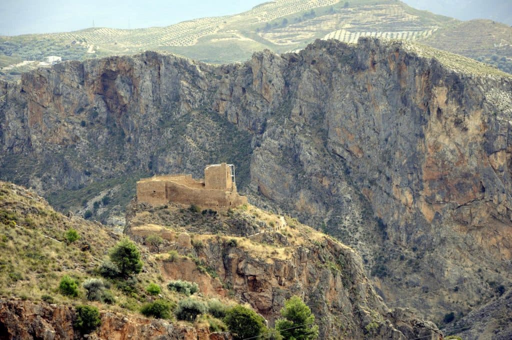 Lanjarón adjudica las obras del ambicioso proyecto de la vía ferrata y del sendero del Tajo Colorao por más de un millón de euros
