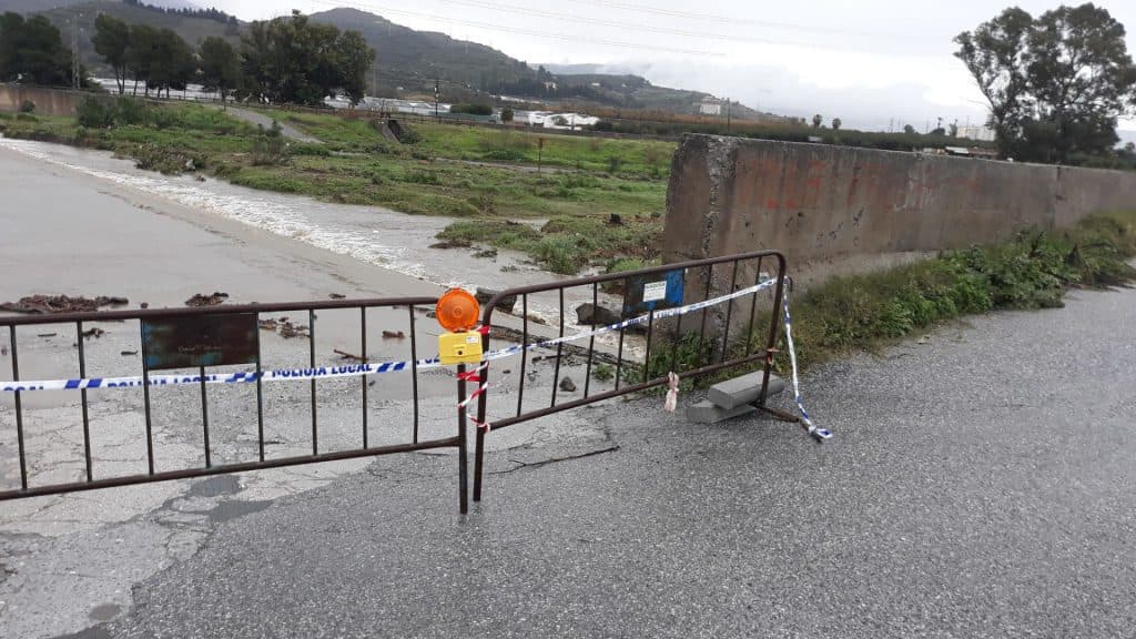 Salobreña vive el paso de la borrasca ‘Leonardo’ con escaso impacto y mantiene las medidas preventivas hasta que finalicen los avisos meteorológicos