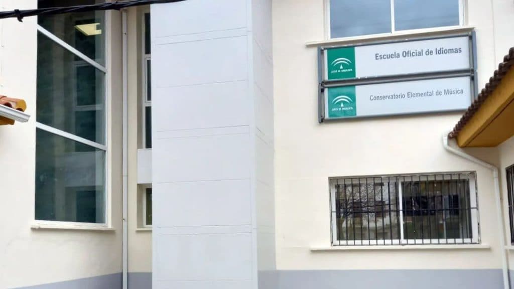 96 centros educativos con suspensión de la actividad lectiva presencial para este lunes en Andalucía