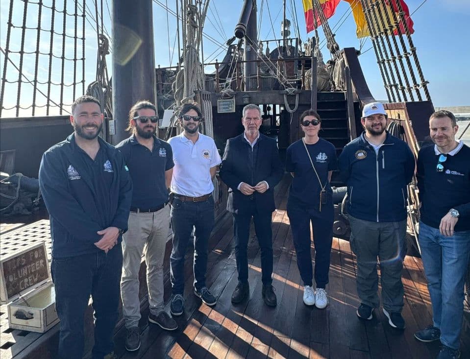 ¡Historia viva en el Puerto de Motril!: dos grandes navíos hacen escala en la ciudad durante cinco días