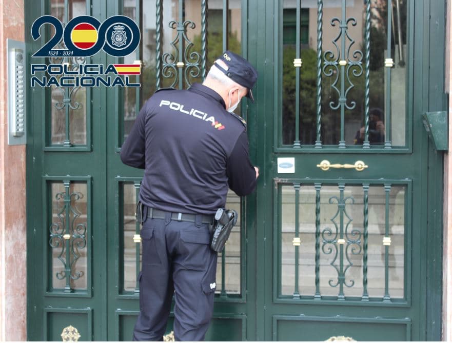 La Policía Nacional descubre en Granada dos bloques de viviendas turísticas que operaban ilegalmente