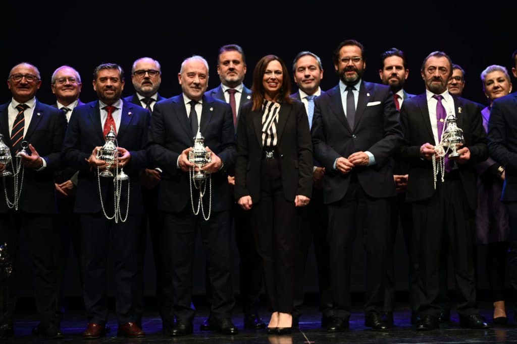 Compromiso con las cofradías y hermandades granadinas con los premios ‘Mundo Cofrade’