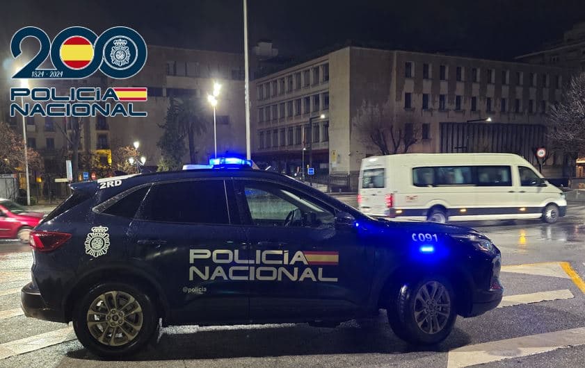 Sorprenden en Granada a un varón cuando transportaba una bolsa con 4 kilos y medio de cogollos y picadillo de marihuana