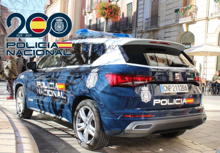 Detenidos en Granada dos varones por tráfico de drogas portando además uno de ellos un puñal