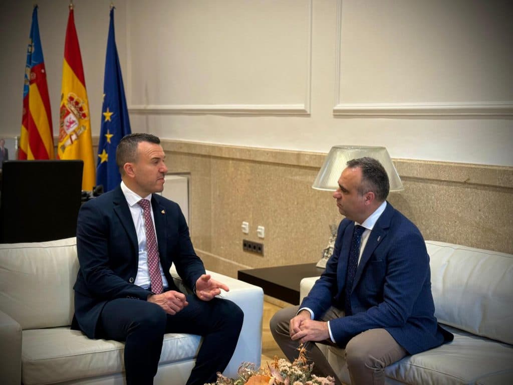 Las diputaciones de Granada y Valencia unen fuerzas para impulsar una nueva conexión aérea