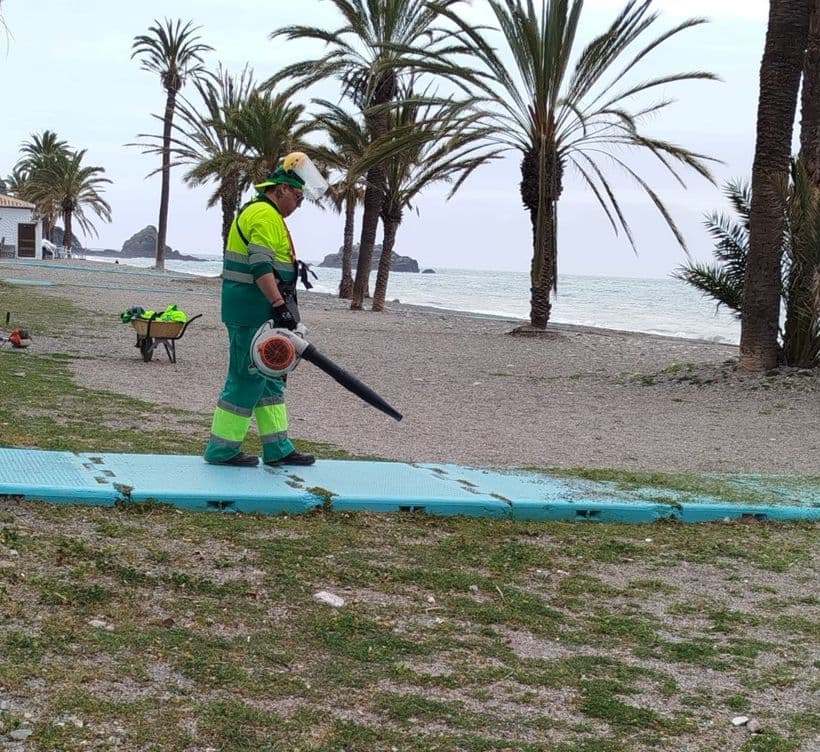 Almuñécar llegará a Semana Santa «con la gran mayoría de sus playas en óptimas condiciones de uso»