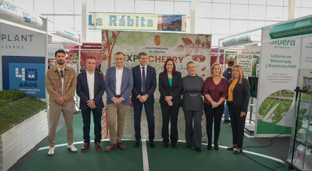 Pedro Fernández confirma en su visita a la Costa Tropical que «las primeras ayudas directas a los agricultores, incluidas en el paquete de medidas de más de 7.000M€ aprobado por el Gobierno de España, comenzarán a llegar en abril»