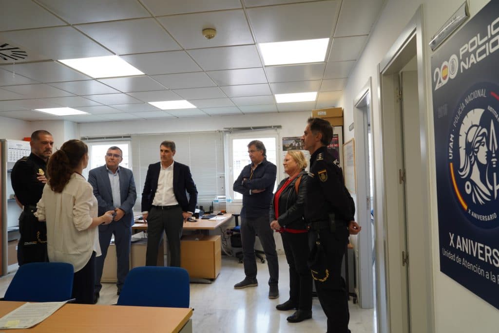 Fernández subraya la “misión vital” de las unidades UFAM de la Policía Nacional y EMUME de la Guardia Civil en la protección de las mujeres y menores en Andalucía