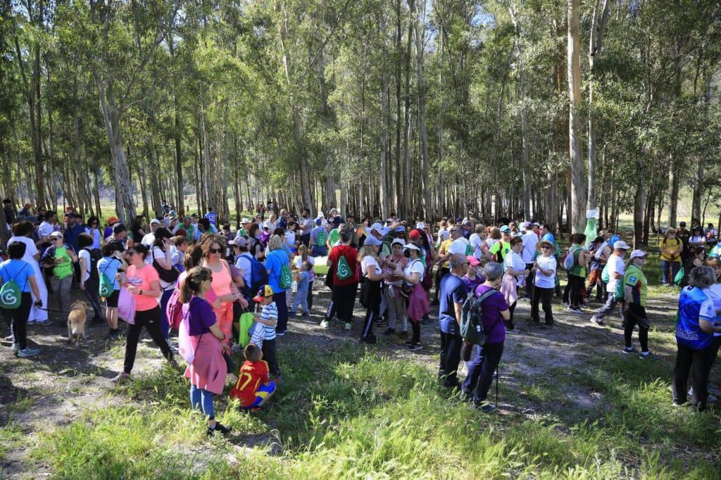 Órgiva reúne a medio millar de personas en la marcha solidaria ‘Caminando contra el Cáncer’