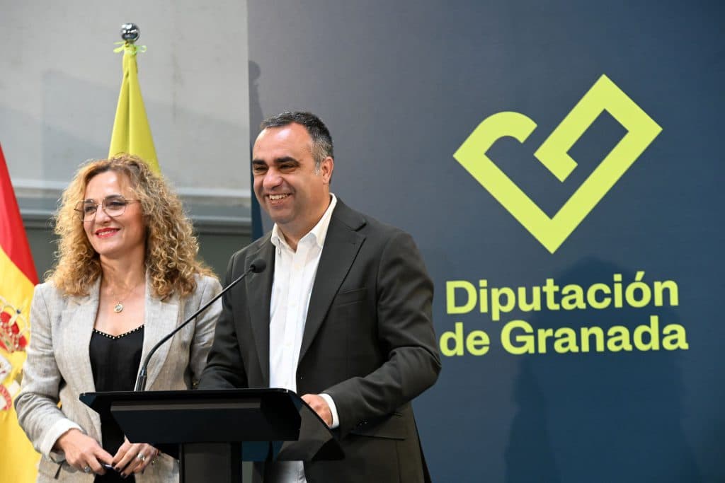 La Diputación de Granada aprueba una modificación presupuestaria para avanzar en la mejora de la conectividad aérea