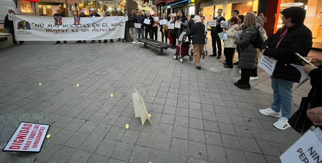 ‘Motril Acoge’ convoca un ‘Círculo de Silencio’ este viernes 24, a las 8 de la tarde, en la Plaza de la Aurora, con el lema: ‘Dignidad y Derechos’