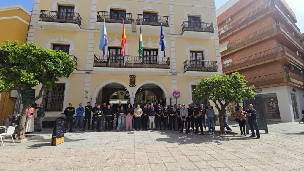 Cinco minutos de silencio por el fallecimiento del Policía Local Víctor Hernández García