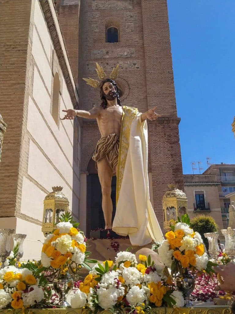 RESUCITADO Y DULCE NOMBRE: DOS VERSIONES DEL TRIUNFO DE JESÚS SOBRE LA MUERTE PARA UN DOMINGO DE GLORIA