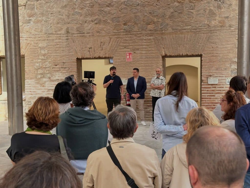 Inaugurada en el Castillo de Carchuna la exposición del pintor Manuel García Cruz