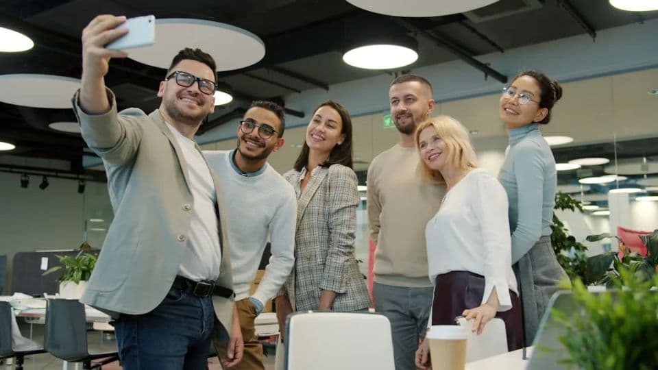 La atención presencial para solicitar la regularización extraordinaria se ofrece en seis oficinas de la Seguridad Social y Correos de la provincia de Granada
