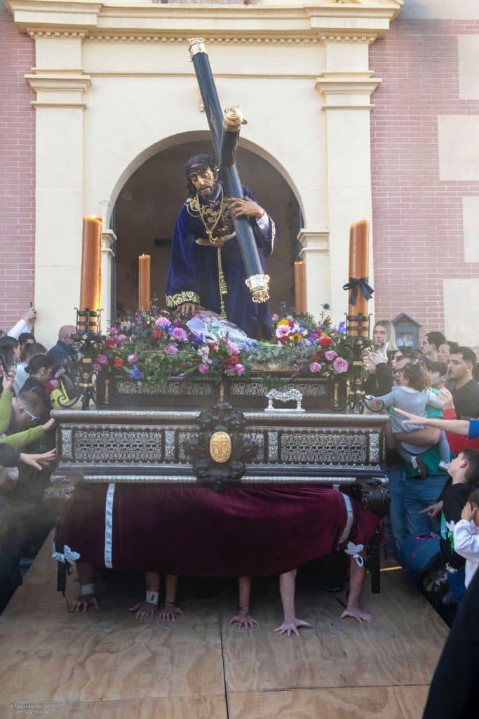 JESÚS DE PASION Y AMARGURA: EL DRAMA DE LA PASIÓN HECHO HOMBRE CON EL “MAESTRO” CARGANDO SU CRUZ