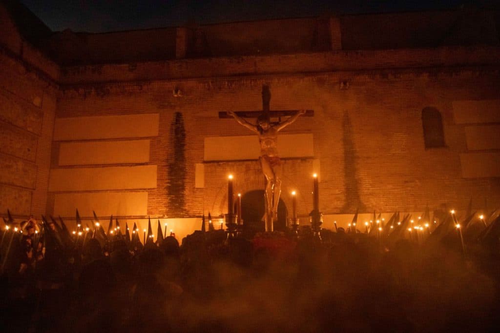 BUENA MUERTE IMPONE RESPETO Y SOLEMNIDAD A LA MADRUGADA DEL VIERNES SANTO