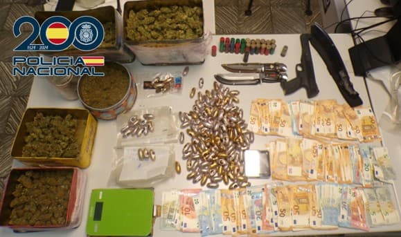 Desmantelada en Granda una vivienda dedicada al tráfico de drogas y detenido el presunto responsable de su distribución