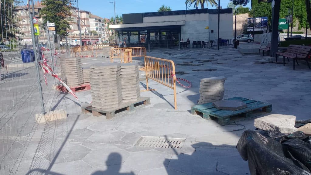Centrados en Motril tacha de “chapuza interminable” las obras del Paseo de las Explanadas