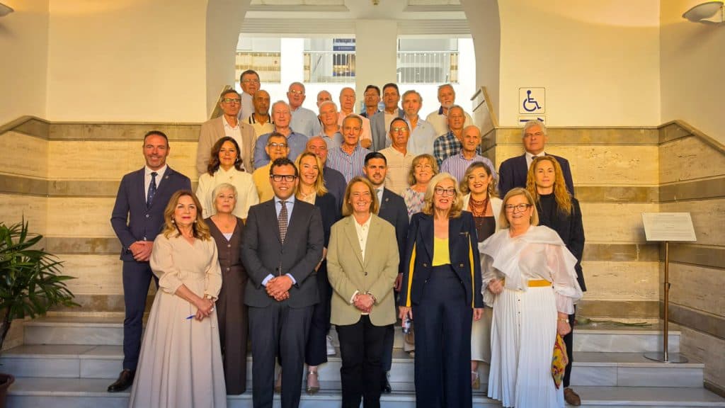 El Ayuntamiento de Motril realiza un homenaje a los funcionarios jubilados con motivo de la celebración de Santa Rita de Casia