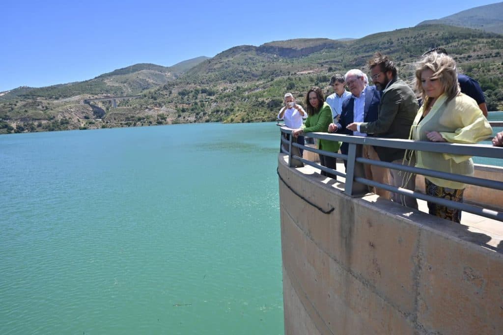 Rocío Díaz: «Lamentamos que el agua desembalsada en Rules no llegue a los regantes por la dejadez del Gobierno»