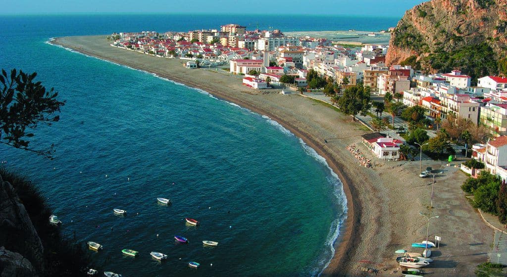 Los empresarios de playas satisfechos por los reconocimientos de las Banderas Azules en la Costa Tropical