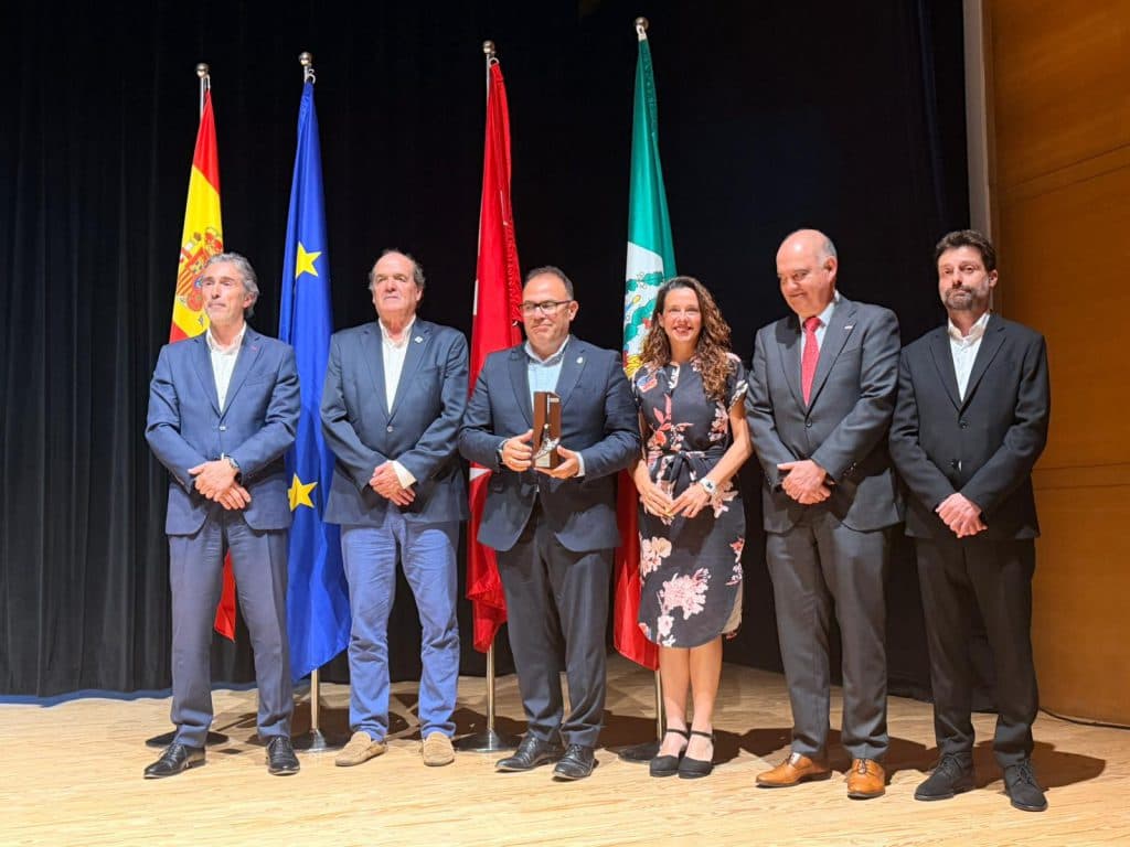 Almuñécar recibe la Escoba de Platino por la excelencia en la limpieza de sus playas