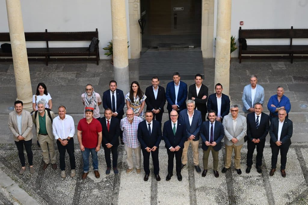 La Mesa del tren Guadix-Baza-Lorca pide al Gobierno de España revisar la viabilidad de la línea tras un estudio de la UGR que señala carencias en el informe que la descartó