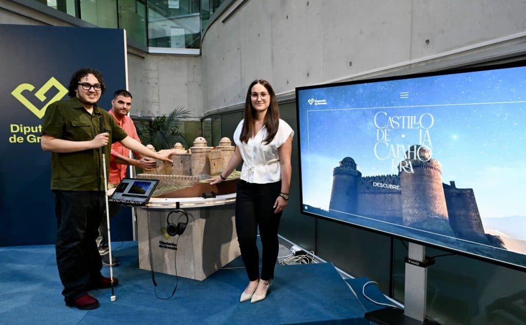 El Castillo de La Calahorra estrena web y una maqueta interactiva y accesible para personas con discapacidad visual