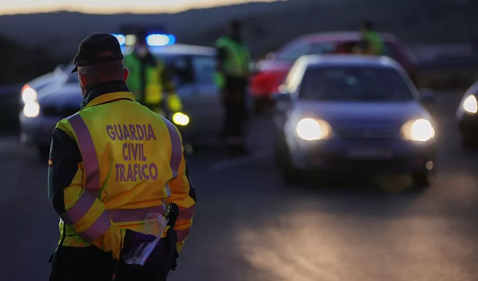 Tres fallecidos al caer un vehículo por un barranco en la autovía A-7 a su paso por Málaga