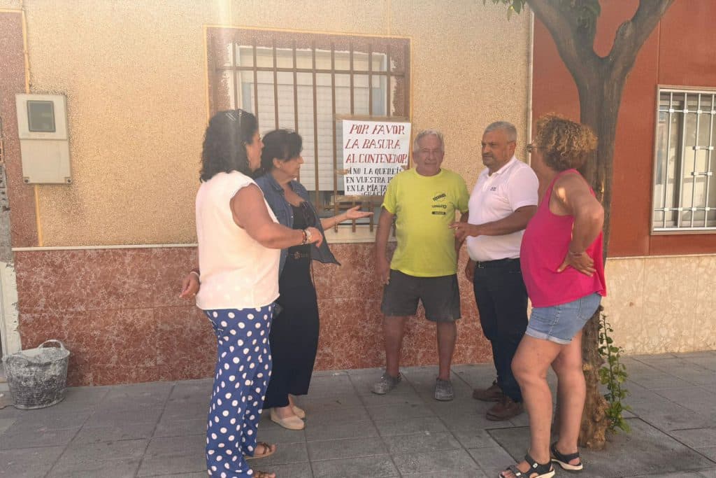 Centrados en Motril pide explicaciones sobre el cambio de ubicación de los contenedores en la calle Santísimo y reclama «una solución inmediata»