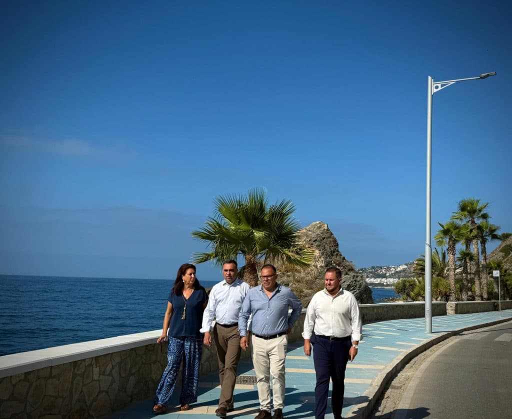 Diputación invierte cerca de 246.000 euros en la mejora y modernización del Paseo de Cotobro de Almuñécar