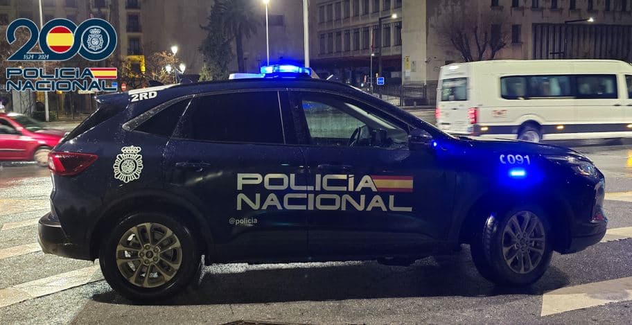 Detenido en Granda un hombre que agredió a un viandante para robarle el reloj y después increpó a un grupo de mujeres