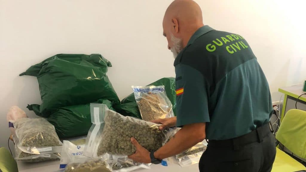 La Guardia Civil interviene más de 13 kilos de sustancias estupefacientes en un club de Almuñécar