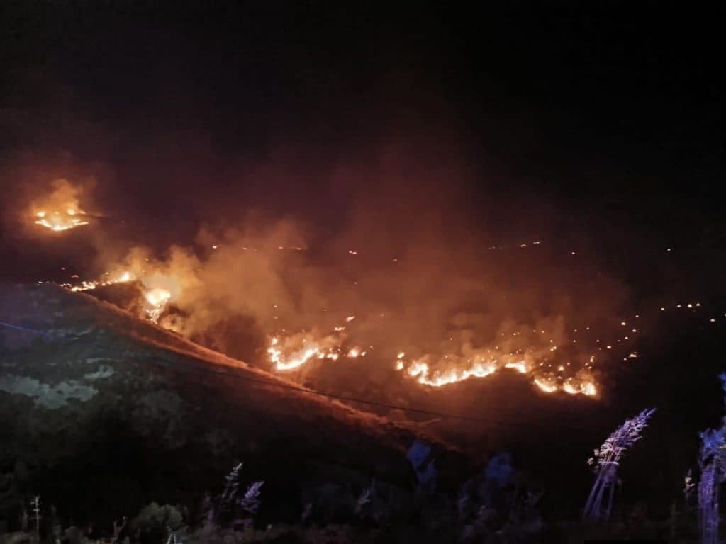 Estabilizado el incendio forestal en Órgiva, habiéndose desalojado a 19 personas de sus viviendas