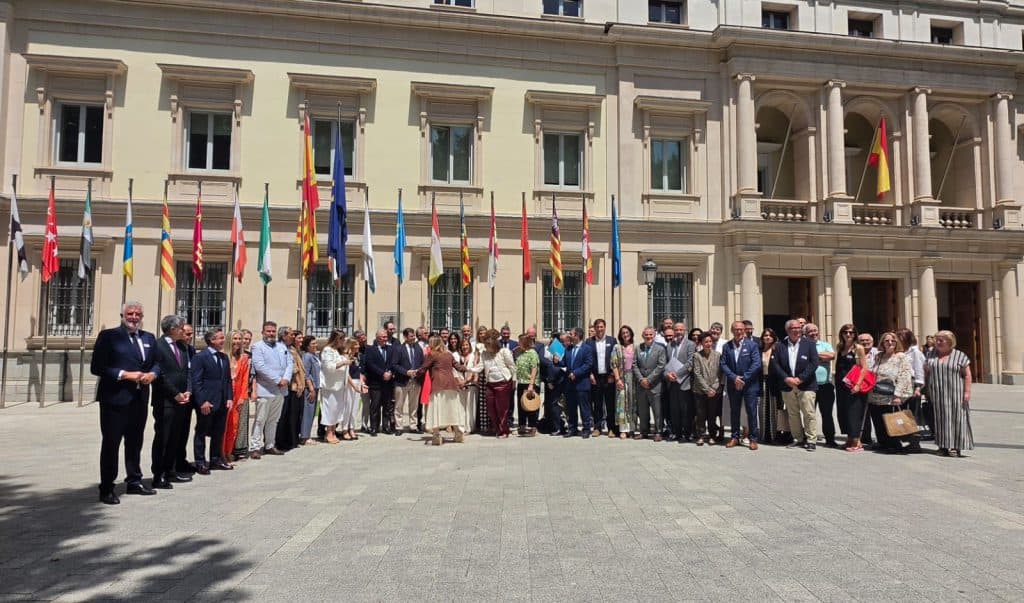El presidente de los empresarios de playas de la Costa Tropical asiste al Pleno del Senado, donde el PP presenta moción de anulación de la propuesta de modificación del reglamento de Costas