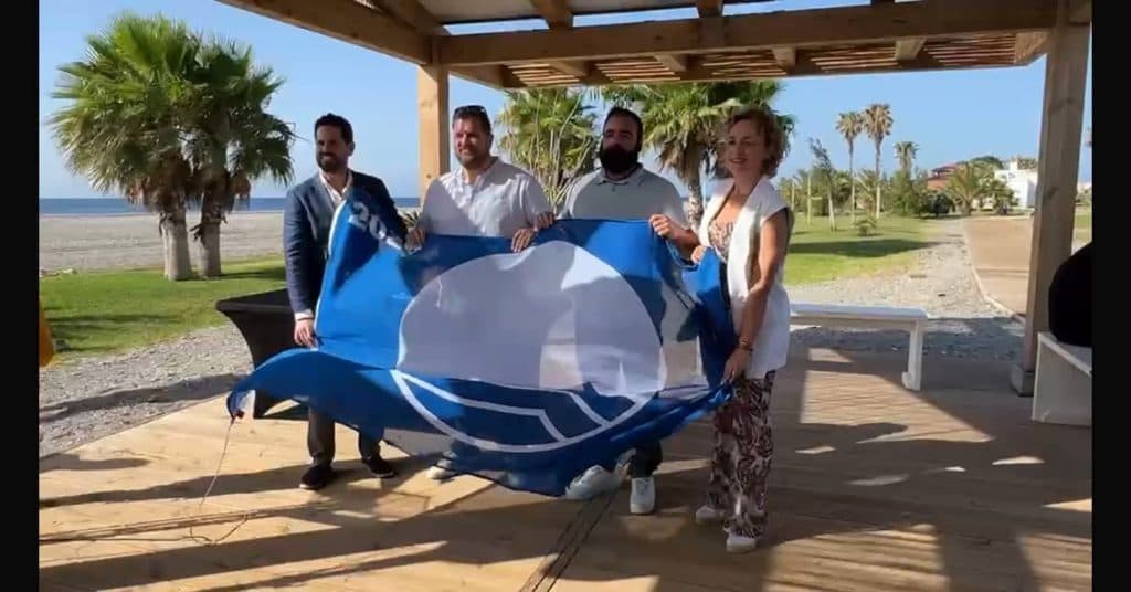Carchuna y Calahonda ya lucen sus Banderas Azules 2026