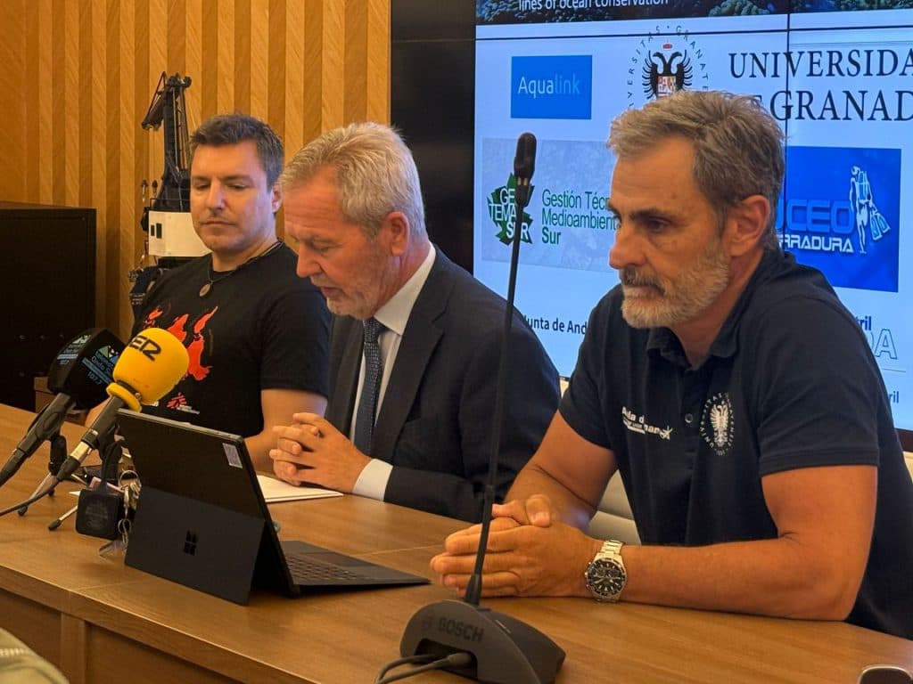 El Puerto de Motril y la UGR impulsan la primera boya oceanográfica de monitorización científica de Europa en el mar de Alborán
