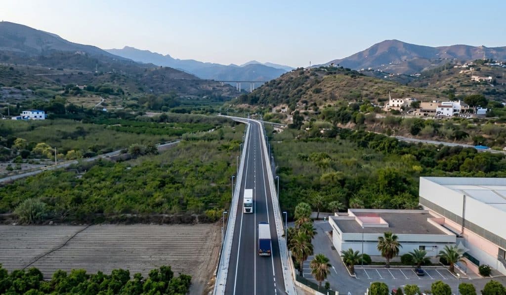 El PSOE propone un nuevo acceso para La Herradura como solución a los problemas de tráfico de cada año