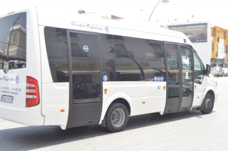 Lobres se une este verano al programa especial de transporte público para conectar el interior con la playa de Salobreña