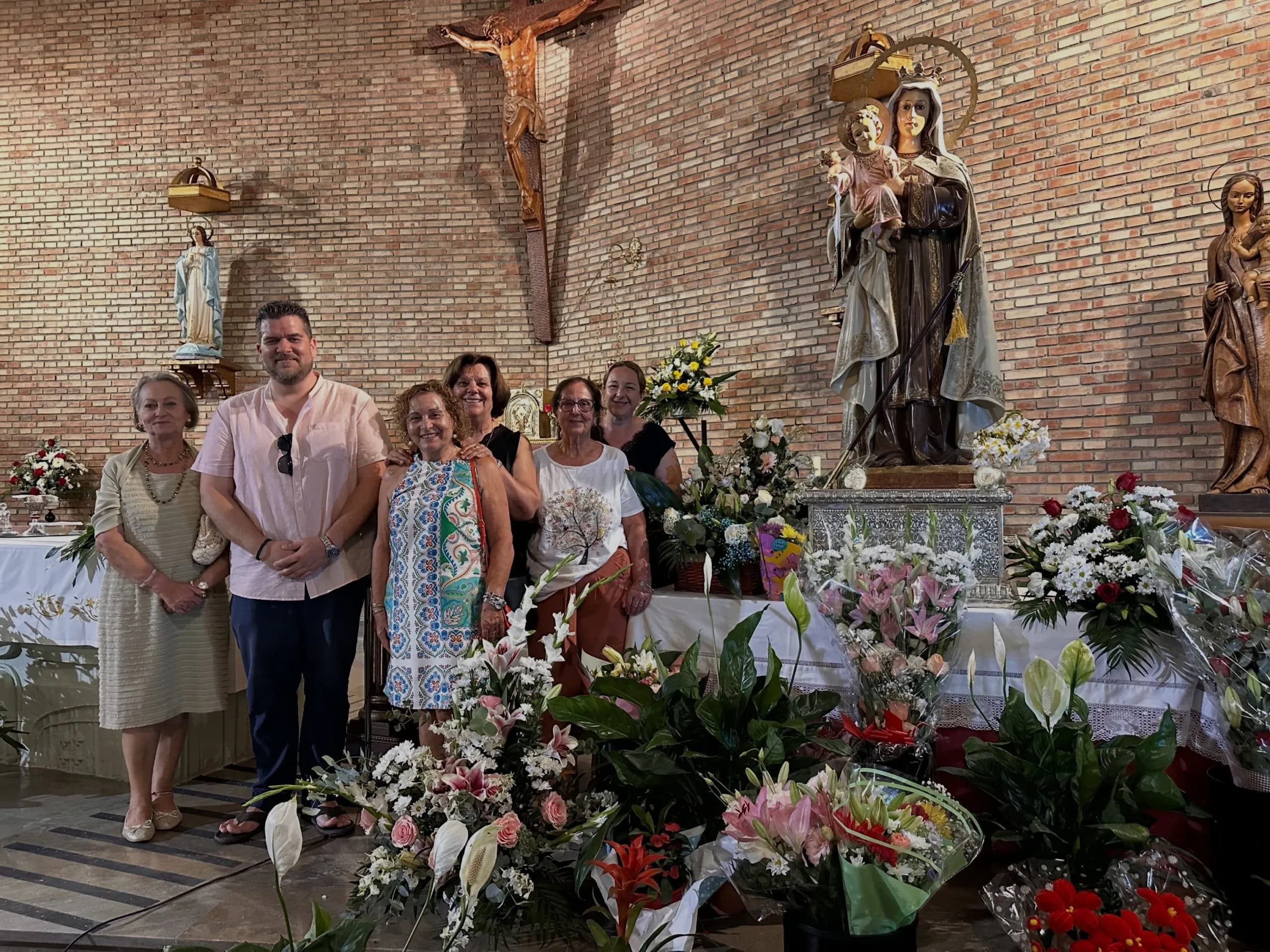 Tradicional ofrenda floral de la Asociación de Mujeres Virgen del Mar de Calahonda con motivo de la festividad de la Virgen del Carmen