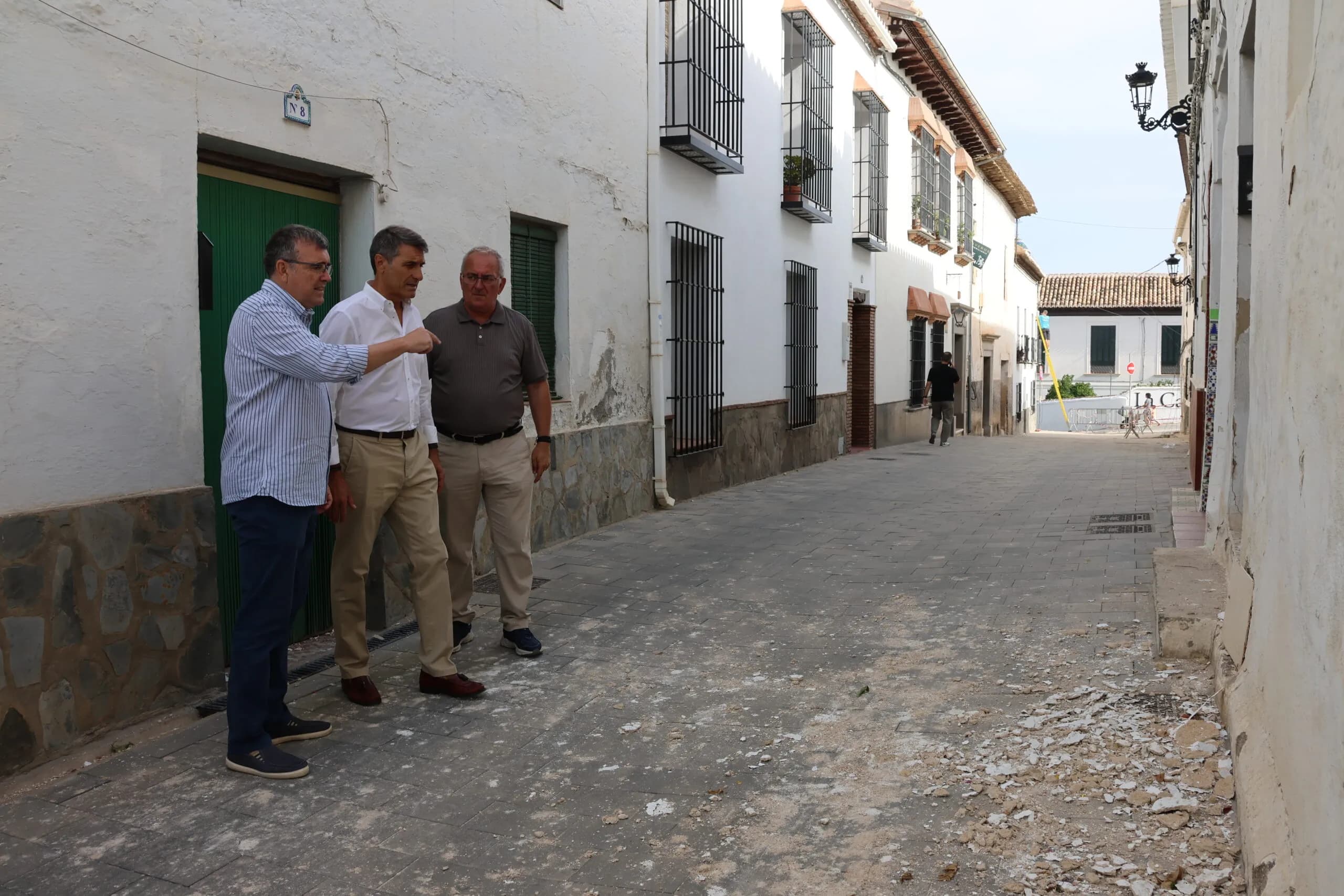 Fernández traslada el apoyo del Gobierno a los municipios afectados y recuerda las ayudas disponibles para hacer frente a los daños causados por los terremotos
