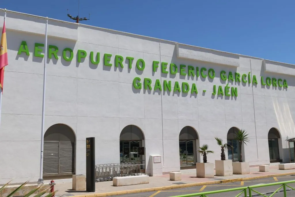 El Gobierno invertirá 42 millones de euros en el aeropuerto Federico García Lorca Granada-Jaén